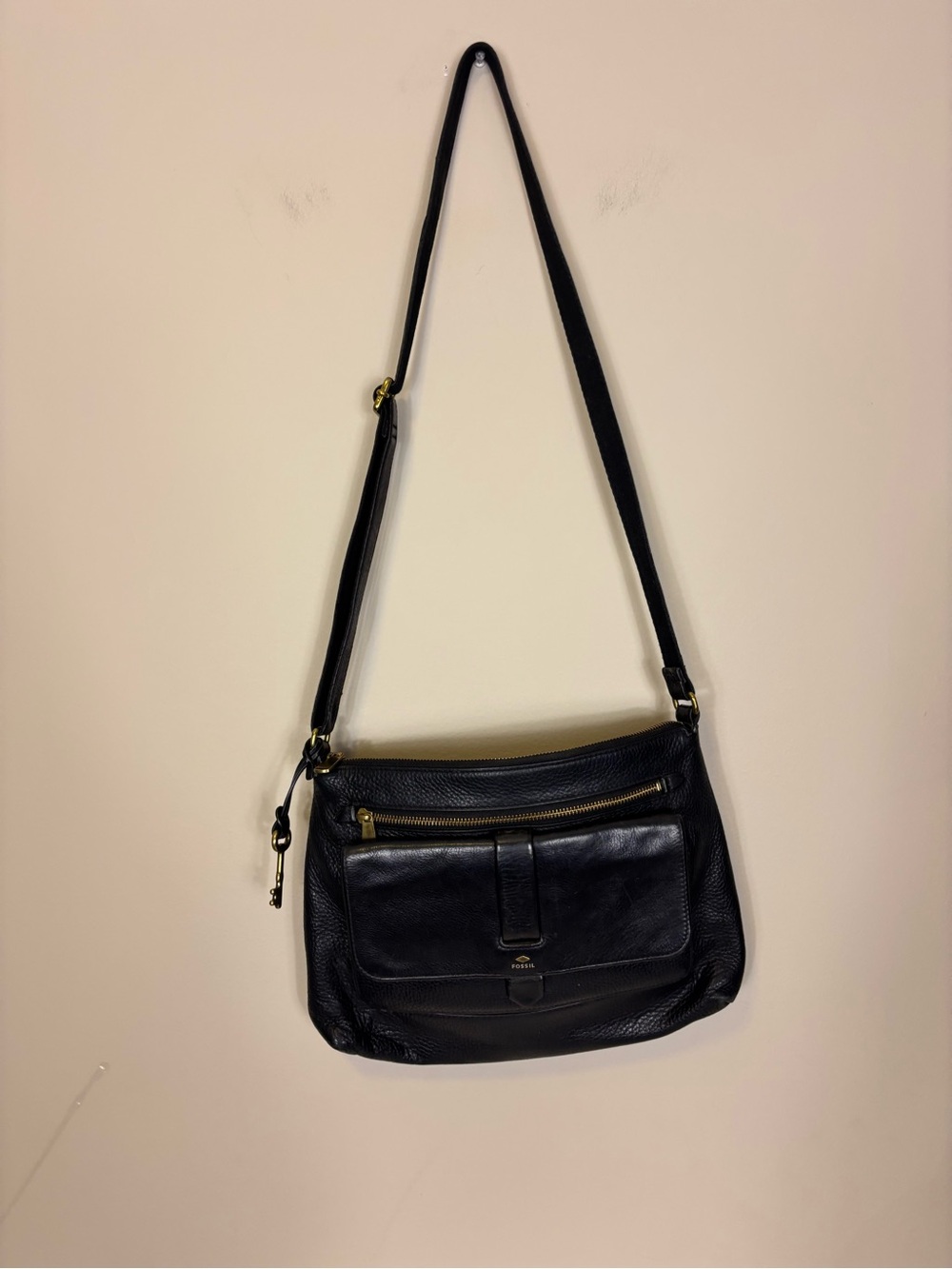 Fossil Black Leather Crossbody Bag with Front Pocket
